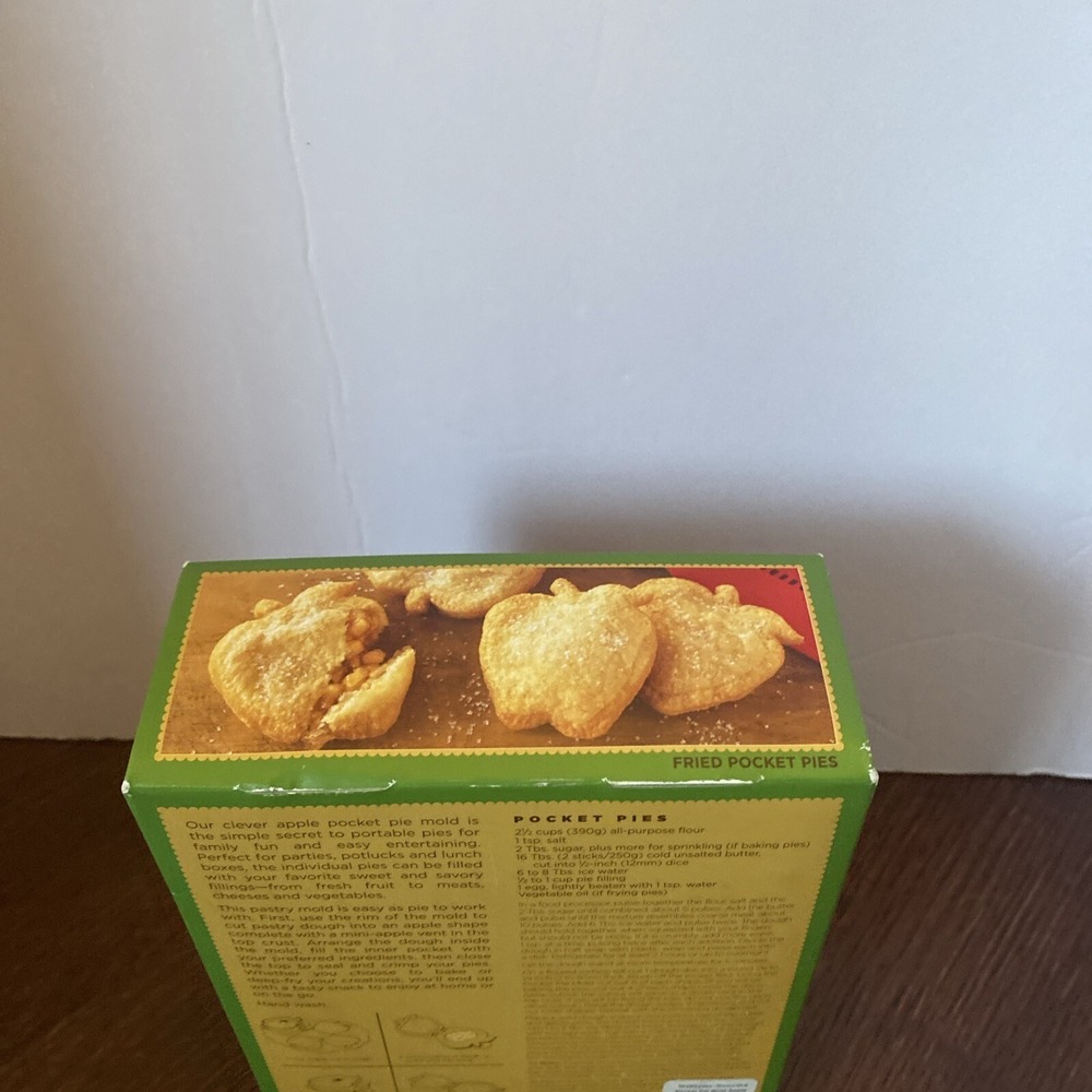 Williams Sonoma Apple Shaped Pocket Pie Mold 395186 - Picture 3 of 6